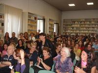 Biblioteca gremita per la presentazione del libro di Vladimir Luxuria