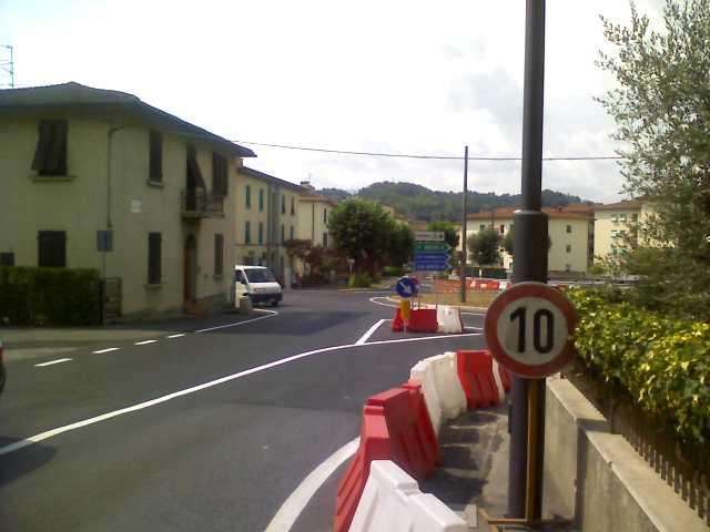 vista della rotatoria tra il ponte sull'Arno e via B.Pampaloni