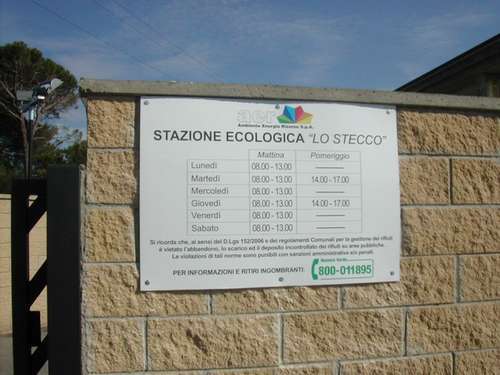 SCUOLA MEDIA A LEZIONE DI "RACCOLTA DIFFERENZIATA"