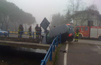 Poliziotto salva la vita ad un automobilista ubriaco e poi lo denuncia 