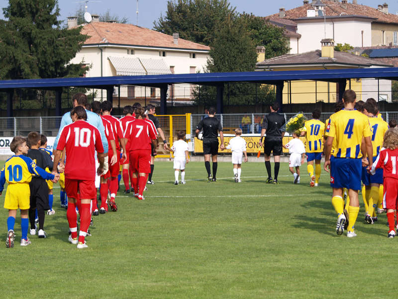 L'ingresso in campo delle squadre